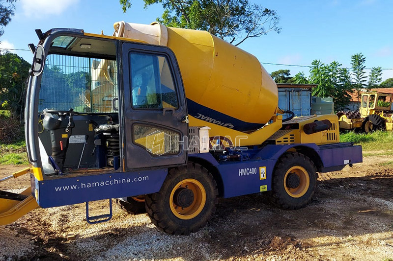 El nuevo modelo de hormigonera autocargable HMC400 trabaja en NUKUALOFA, TONGA.