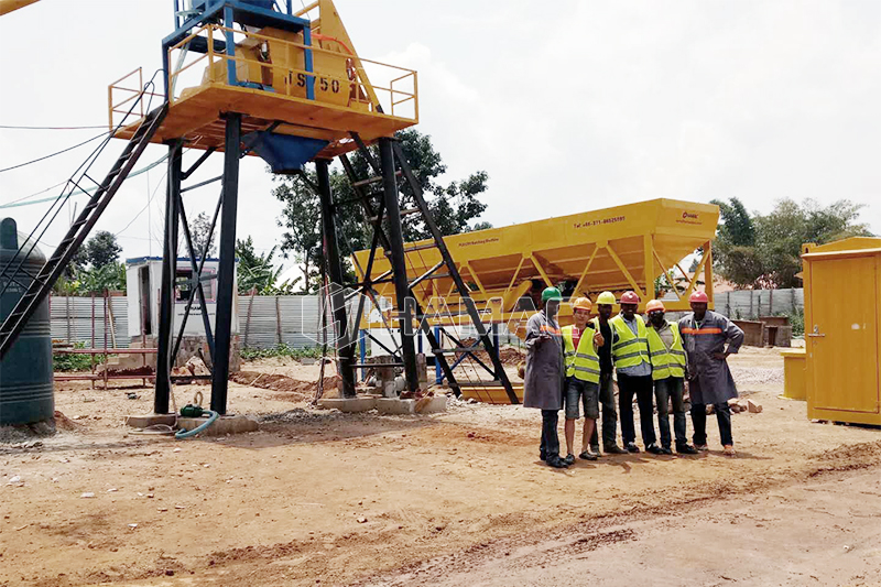 La planta dosificadora de hormigón estacionaria HZS35 funciona en Ruanda